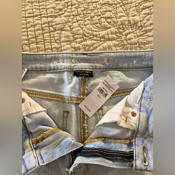 American Eagle Distressed Mom Short BNWT - Picture 7 of 8